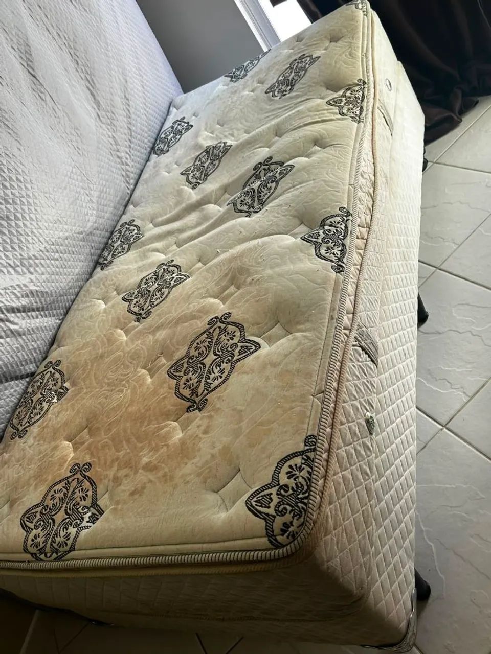 Cama de solteiro - Base Box com Colchão
