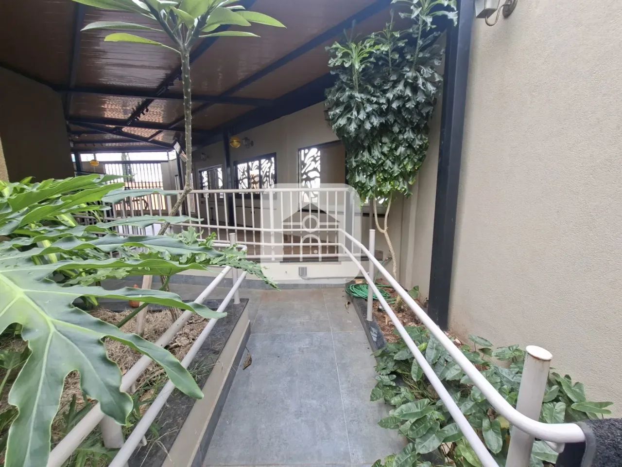 Casa comercial para locação no bairro Saraiva - Foto 2
