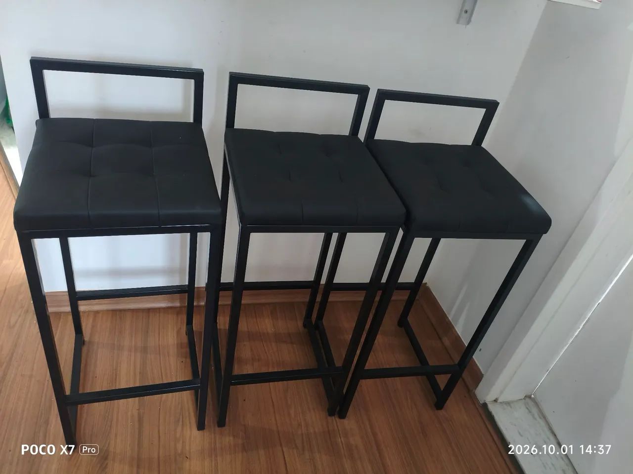 Vendo três banquetas, em ótimo estado!