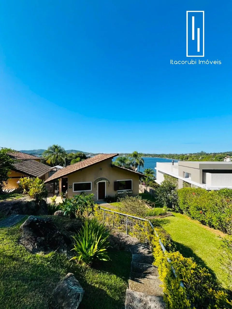 Excelente casa com vista para a Lagoa da Conceição