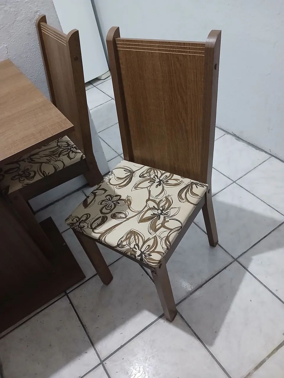 Mesa com 4 cadeiras  - Foto 3