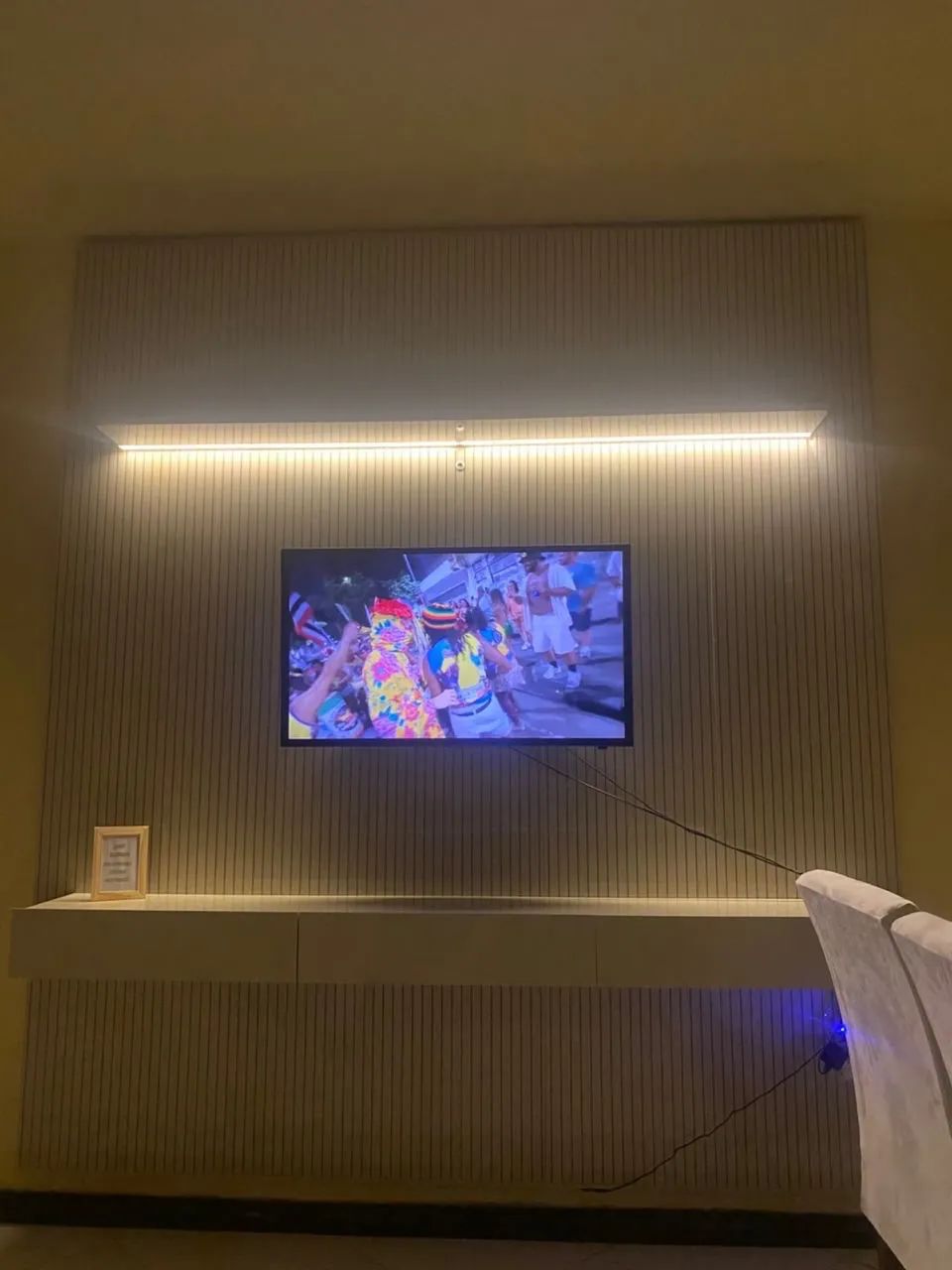 Painel para TV até 90 Polegadas com 224CMX250CM Impressão Ripada - 5 meses de Uso