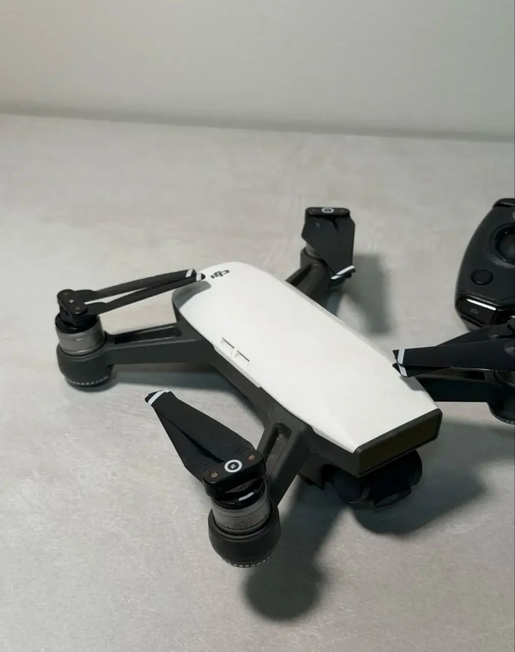 DJI Spark com controle SEM DETALHES