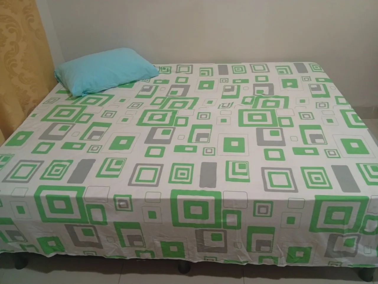Cama de casal com colchão 