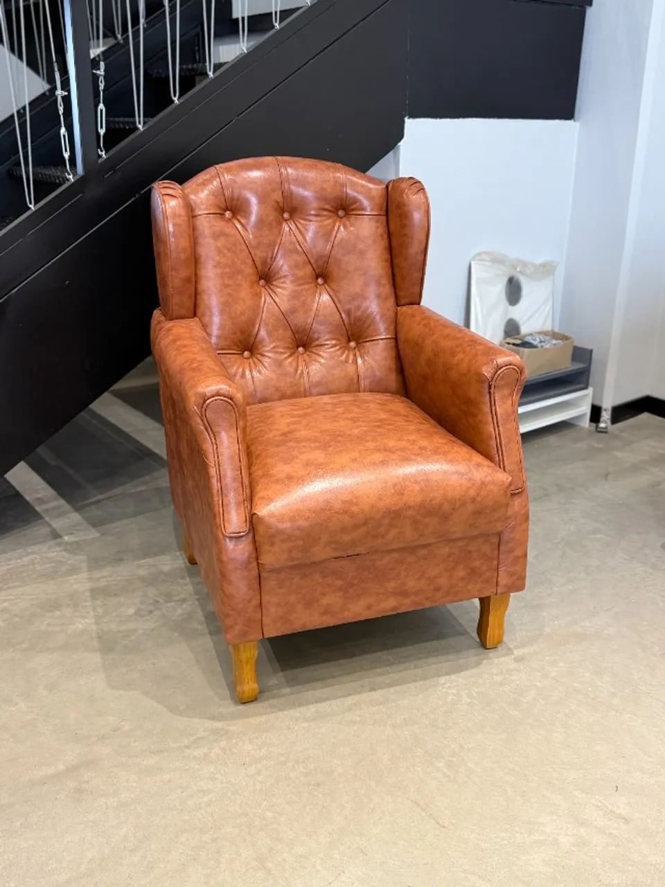 POLTRONA YARA COURISSIMO CAMEL (PEQUENAS AVARIAS)