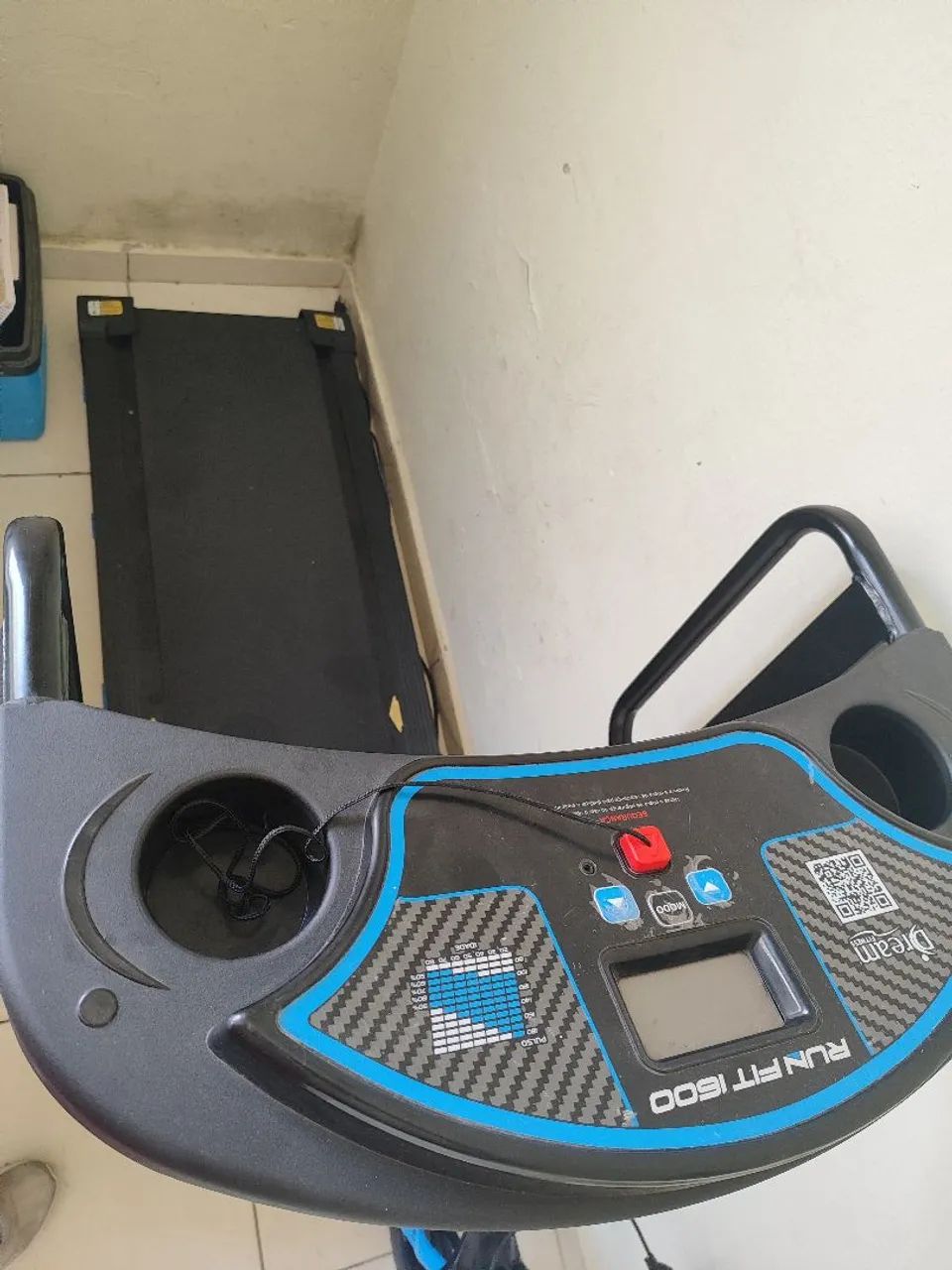 esteira ergométrica da marca Dream Fitness.