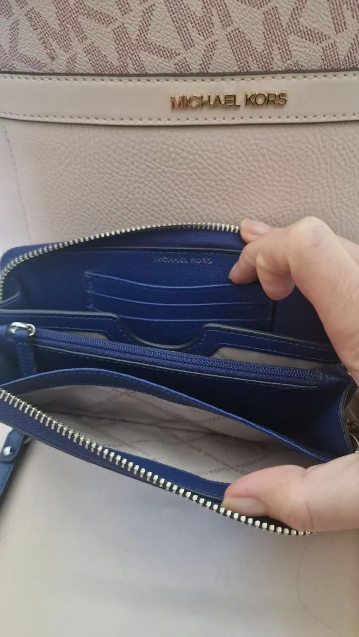 Mochila Michael Kors grande e carteira MK gratis - Foto 3