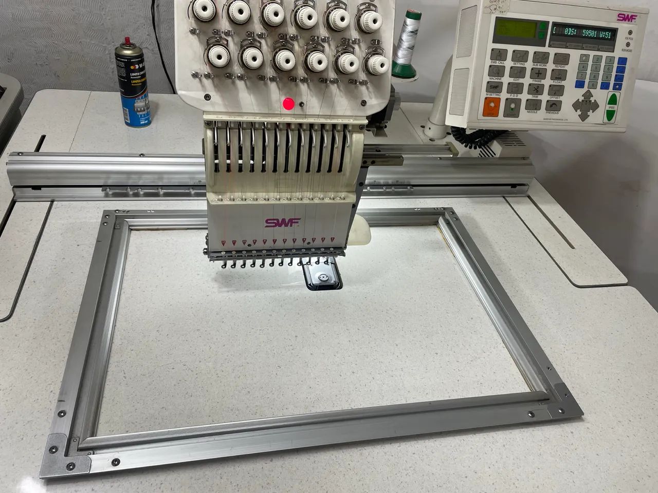 Máquina de bordar SWF 1 cabeça
