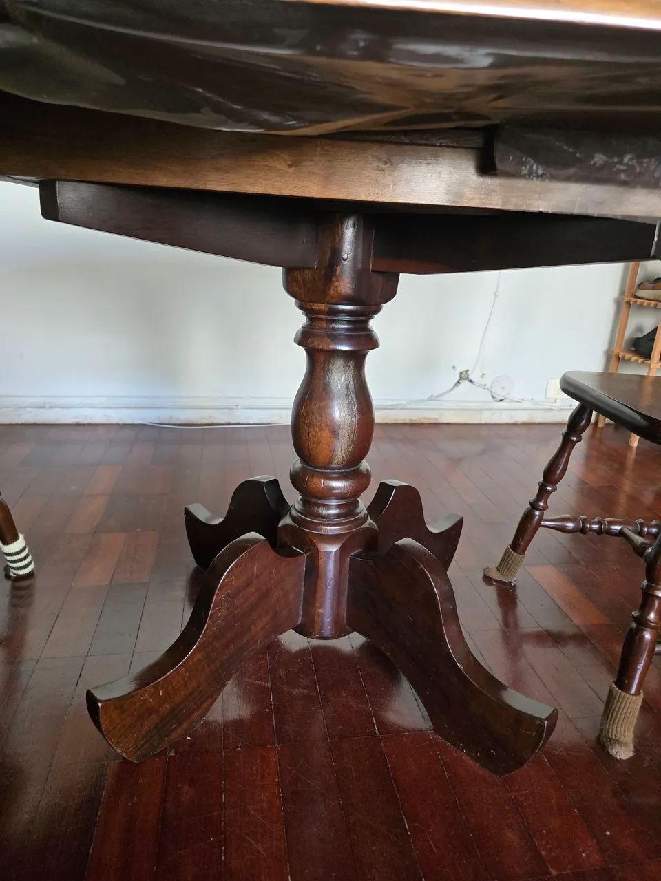 Mesa de jantar extensível (madeira maciça com 4 cadeiras) - Foto 2