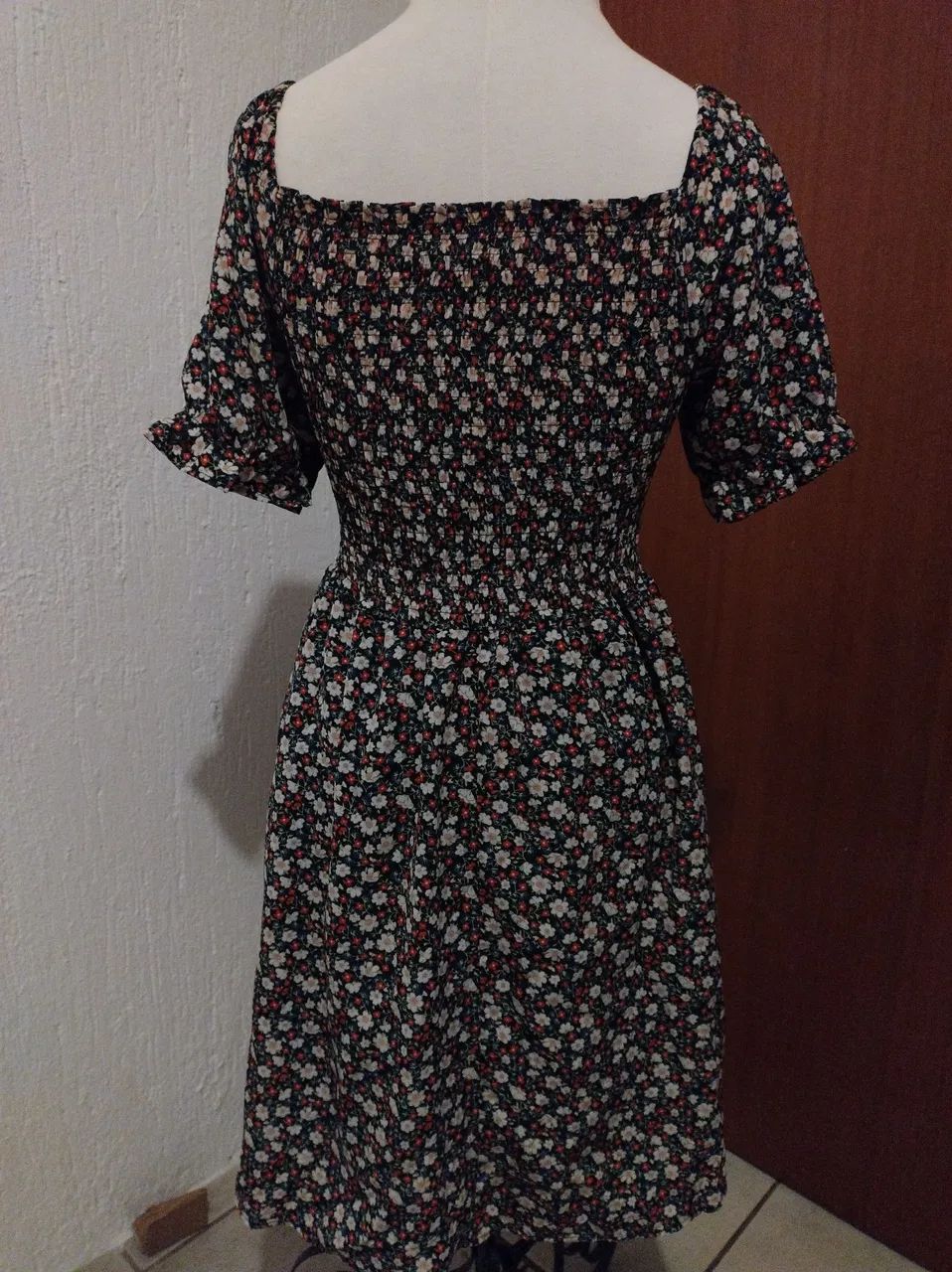 Vestido florido 2 em 1 - tamanho P da marca Amorela - Foto 2