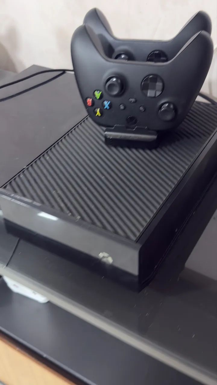 Xbox one com 2 manetes e base de carregamento das manetes  - Foto 3