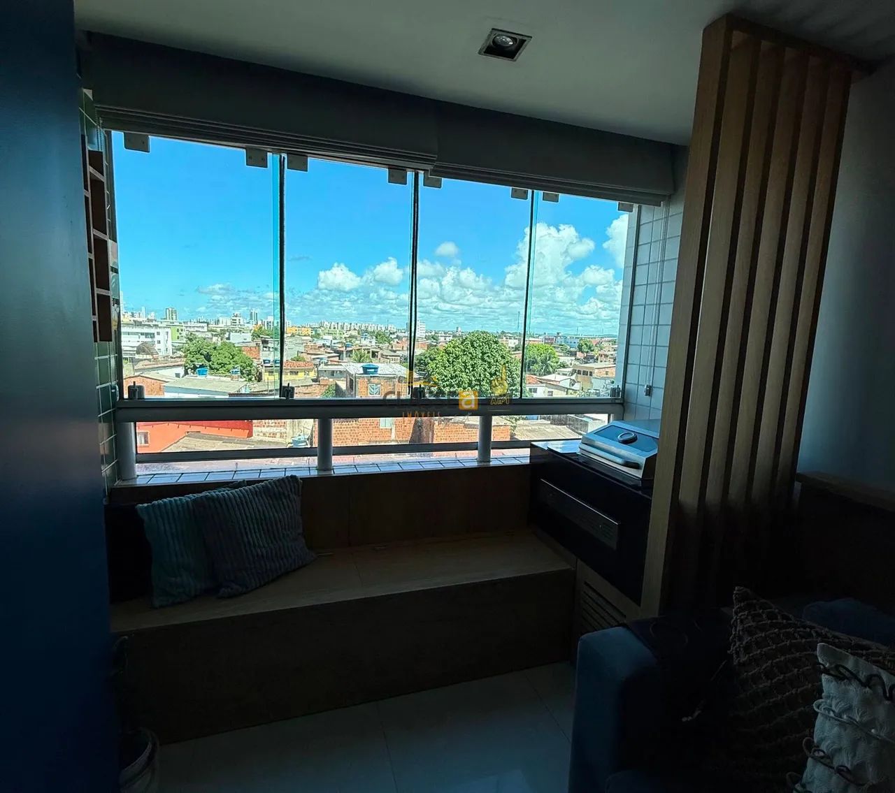 Apartamento Reformado 2 Quartos com Varanda em Piedade
