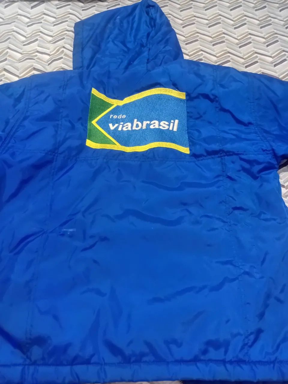Blusão impermeável semi novo - Foto 2