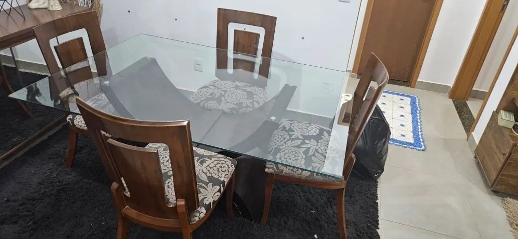 Conjunto mesa de jantar retangular acompanhada por 4 cadeiras estofadas - Foto 2