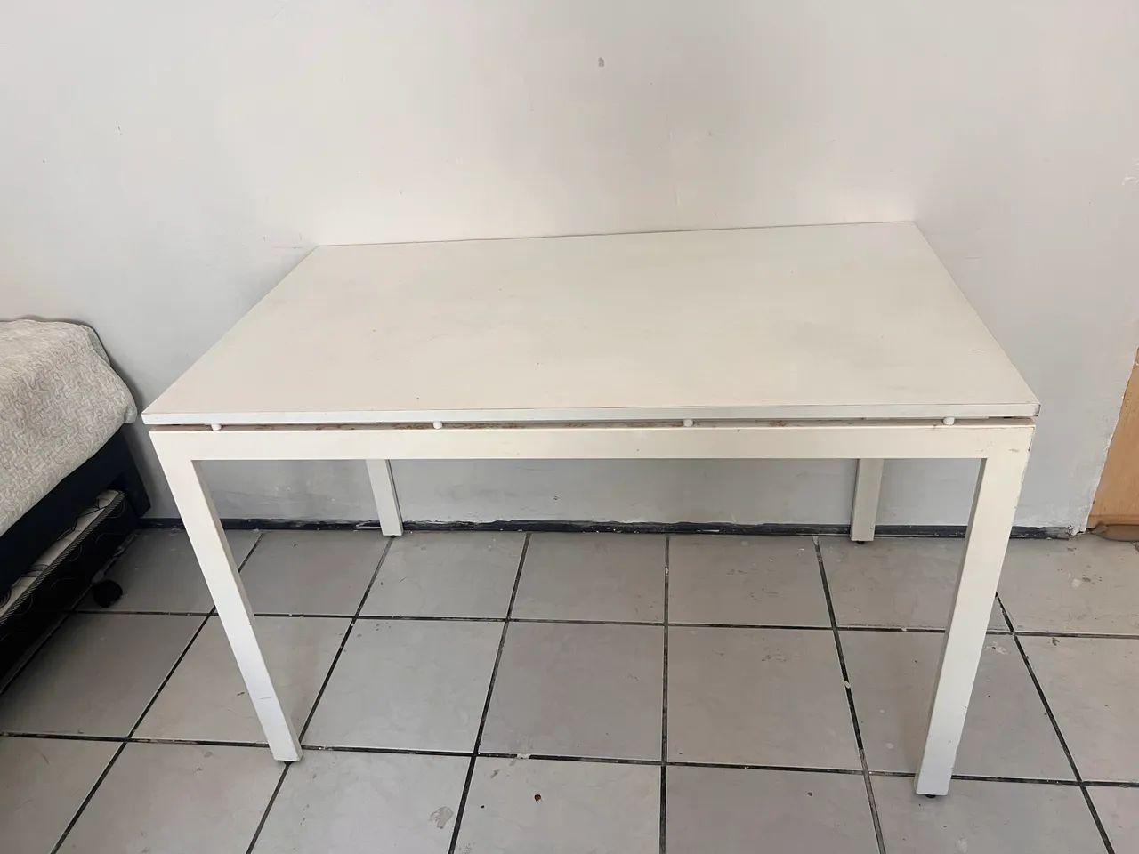 Duas mesas tampo MDF e base de ferro - Foto 2