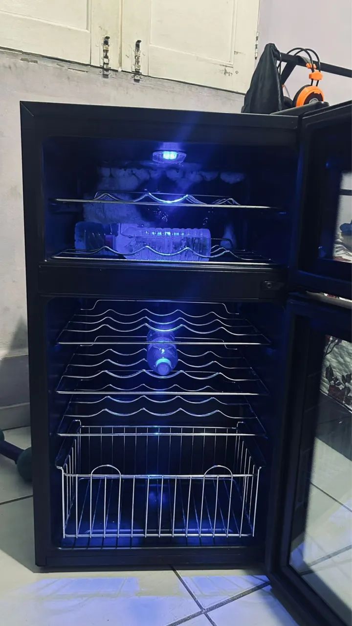 Adega de vinho Midea 