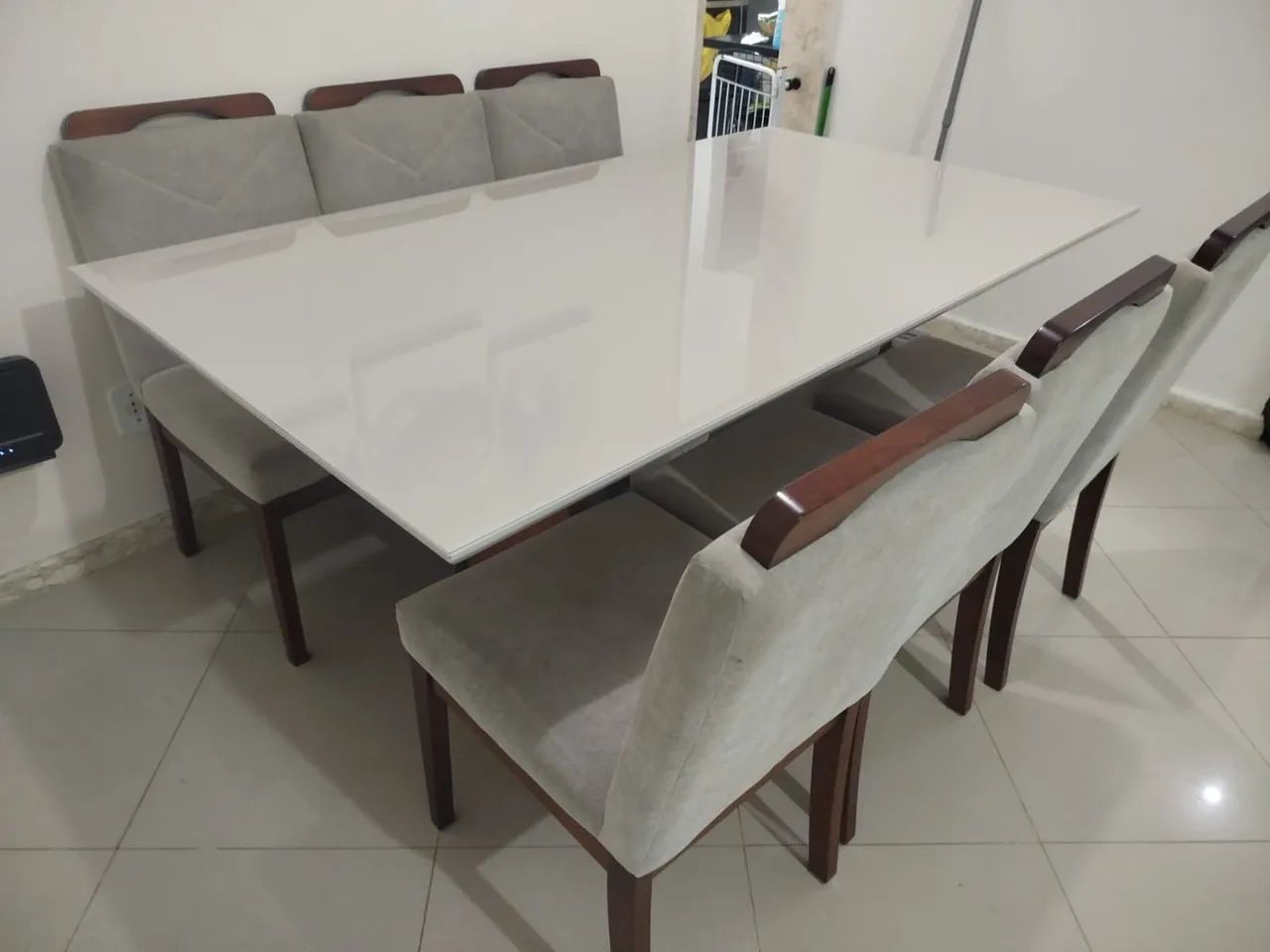 Mesa de Jantar 6 Lugares com Tampo de Vidro e Laca - Credimóveis