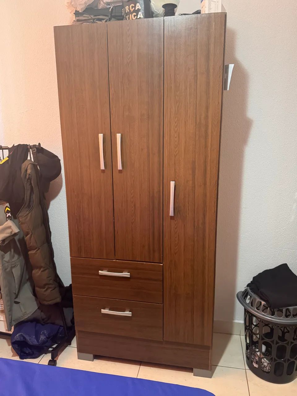 Guarda-roupa e sapateira 