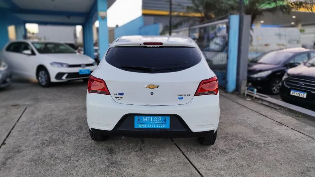 Chevrolet Onix Hatch LT 1.4 8V Flex Power Mec. 4P 2017 - Foto 5