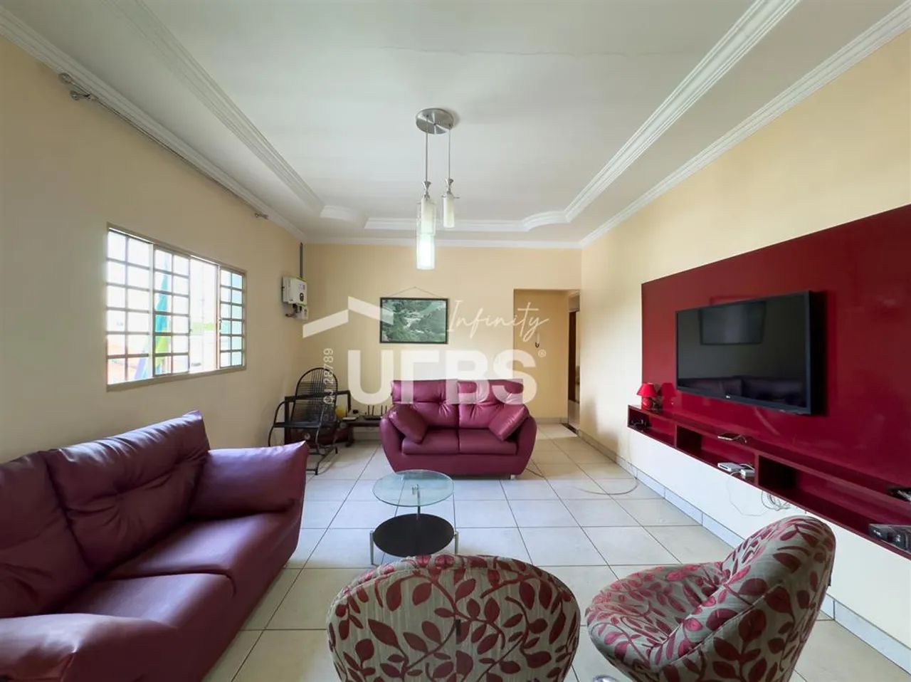 Casa + Comercial no Setor Oeste  5 Quartos e Excelente Potencial de Renda