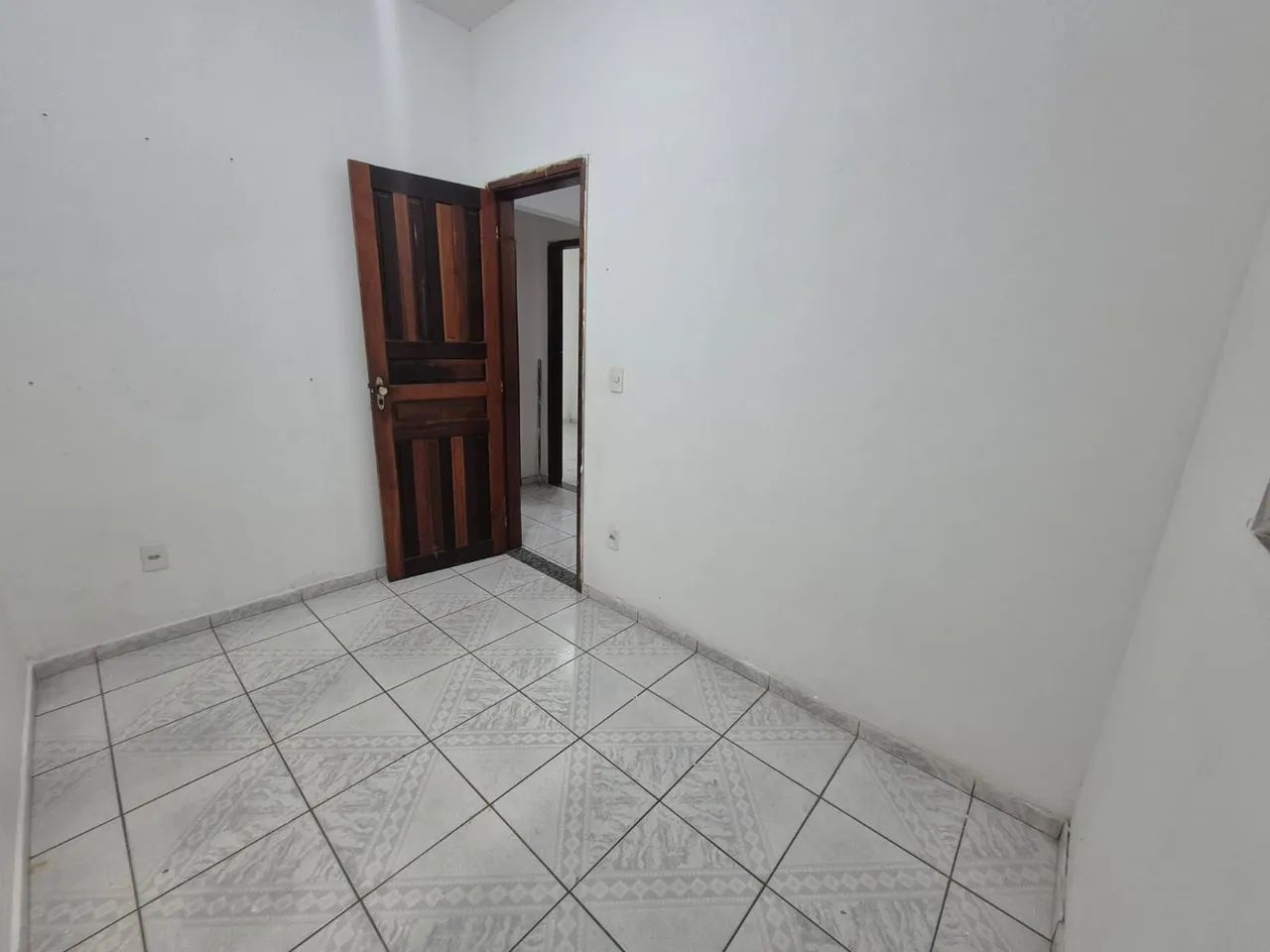 Alugo Casa