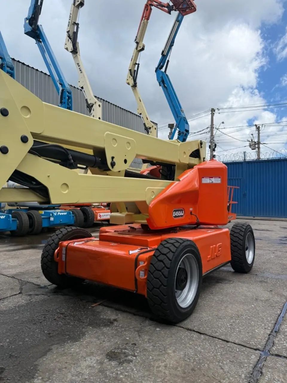 PLATAFORMA ARTICULADA ELÉTRICA E450AJ ANO 2010 - Foto 4