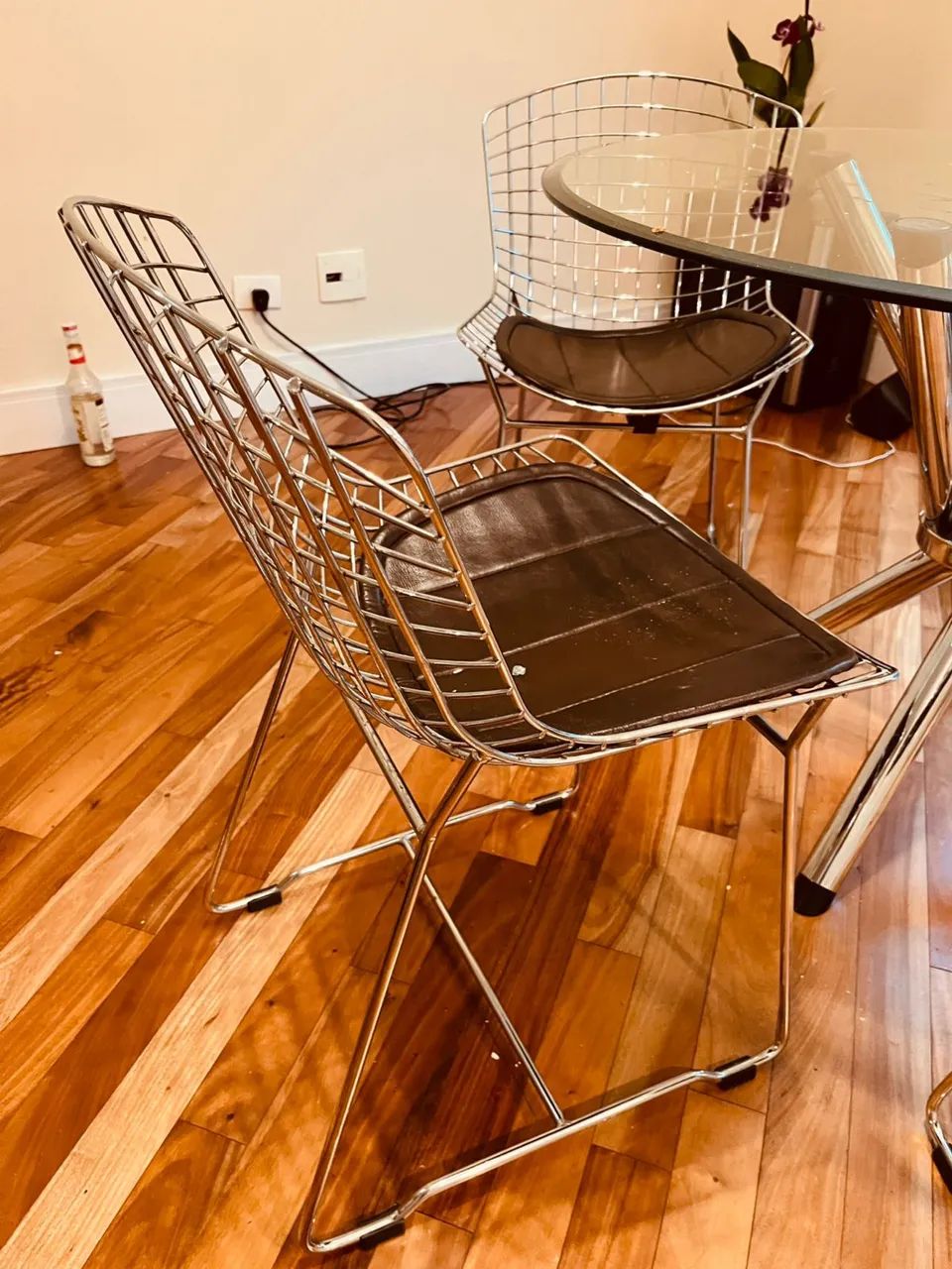 Mesa de vidro com 4 cadeiras  - Foto 2