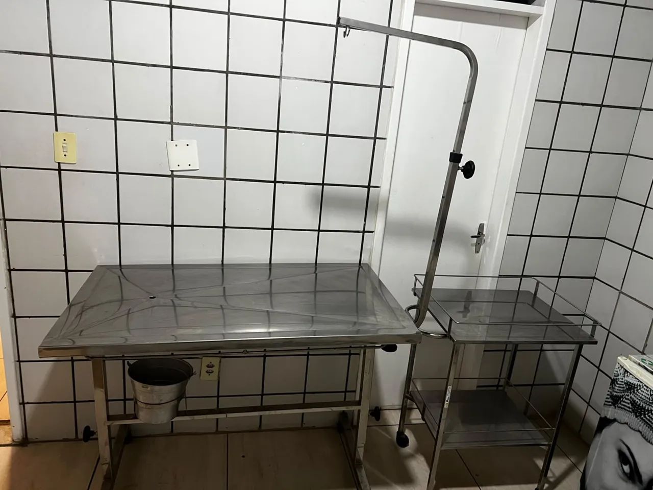 VENDO MESA CIRÚRGICA E CARRINHO AUXILIAR - Foto 5