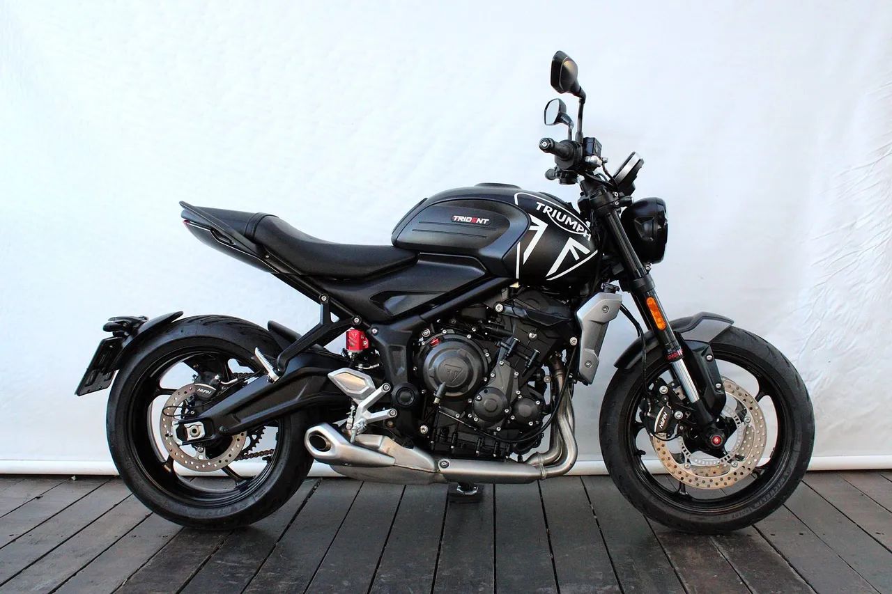 TRIUMPH TRIDENT 660