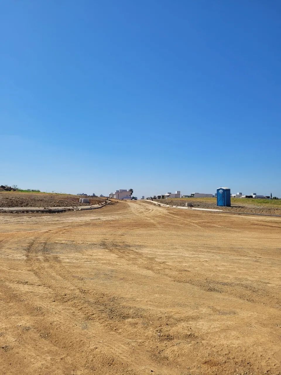 TERRENO CONDOMÍNIO ALPNACH 