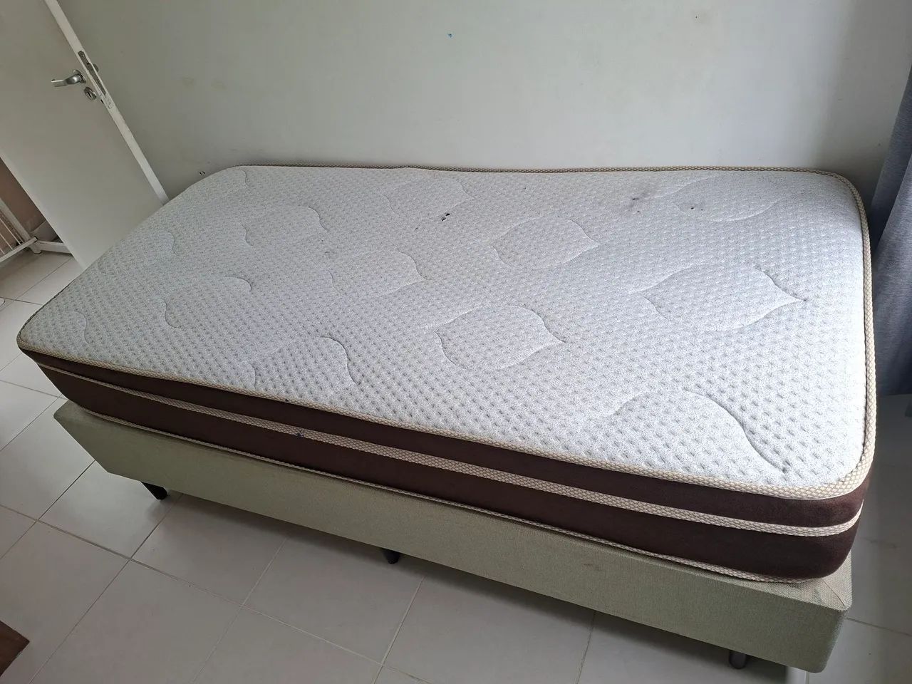 Vendo Cama Solteiro King (viúva) com Box.