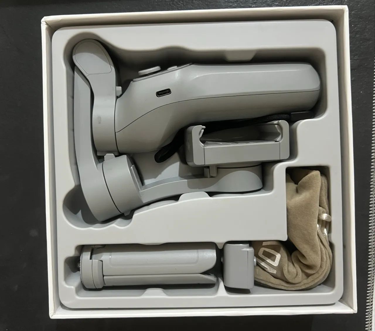 TRIPÉ E ESTABILIZADOR PARA CELULAR - GIMBAL L10 de 3 EIXOS