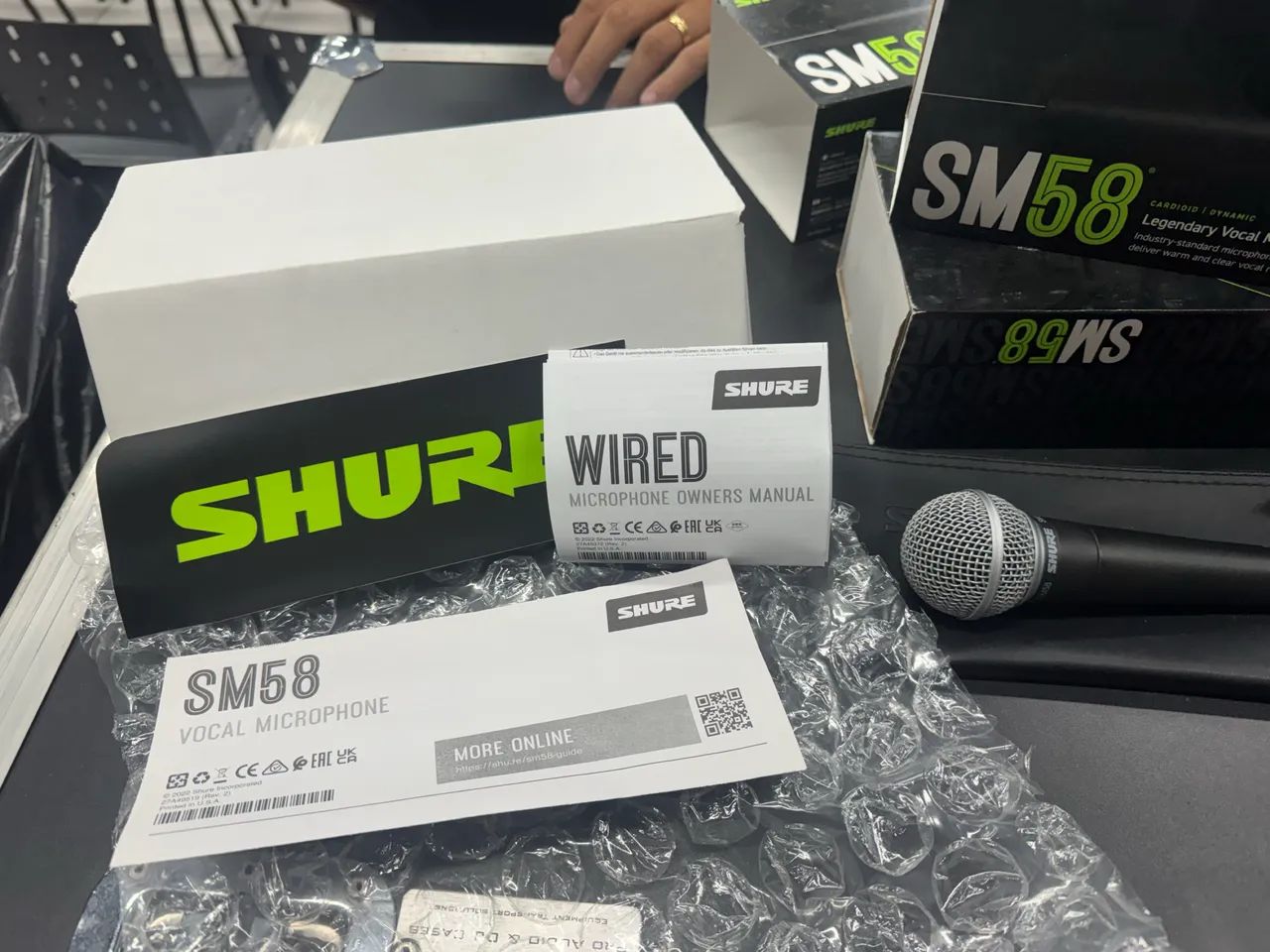 Kit com 3 microfones Shure SM58 (Novos) Originais - Foto 2