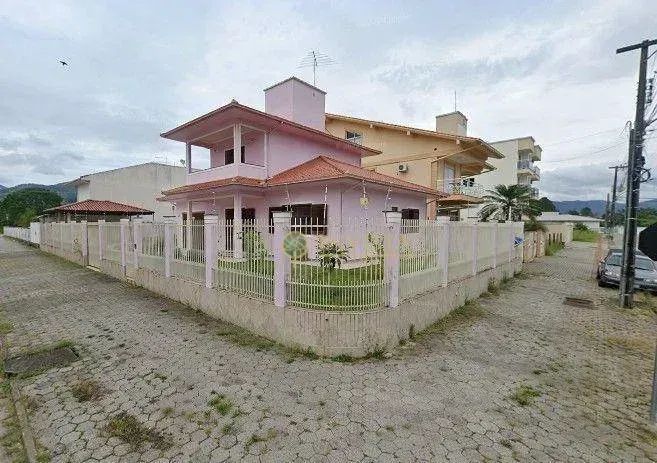 À venda | 495 m², 3 quartos, Sacada, Jardim - Santo Amaro da Imperatriz.