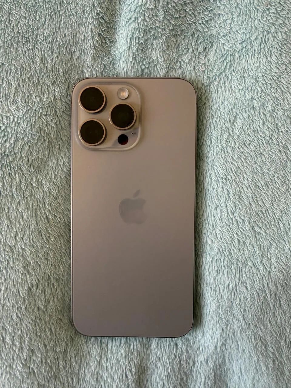 iPhone 15 Pro Max - Natural Titanium - 256GB  / bateria 84%