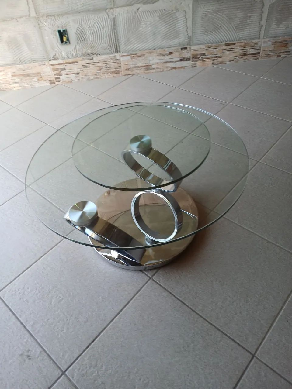 Lindíssima mesa de centro argolas inox giratorias e vidro. - Foto 2