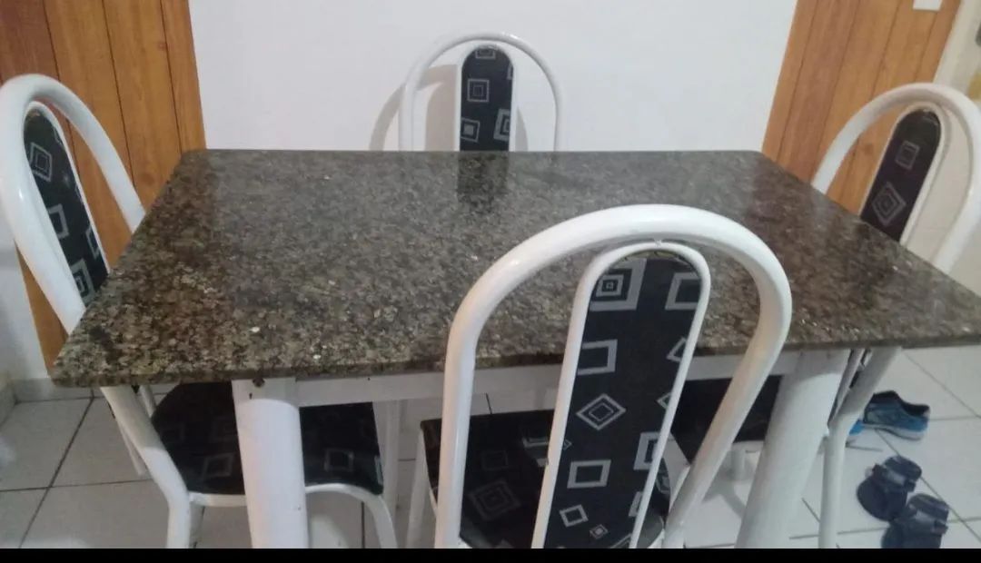Mesas e Cadeiras