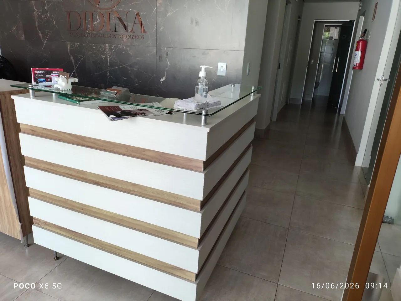 Mesa secretária com bancos  - Foto 3