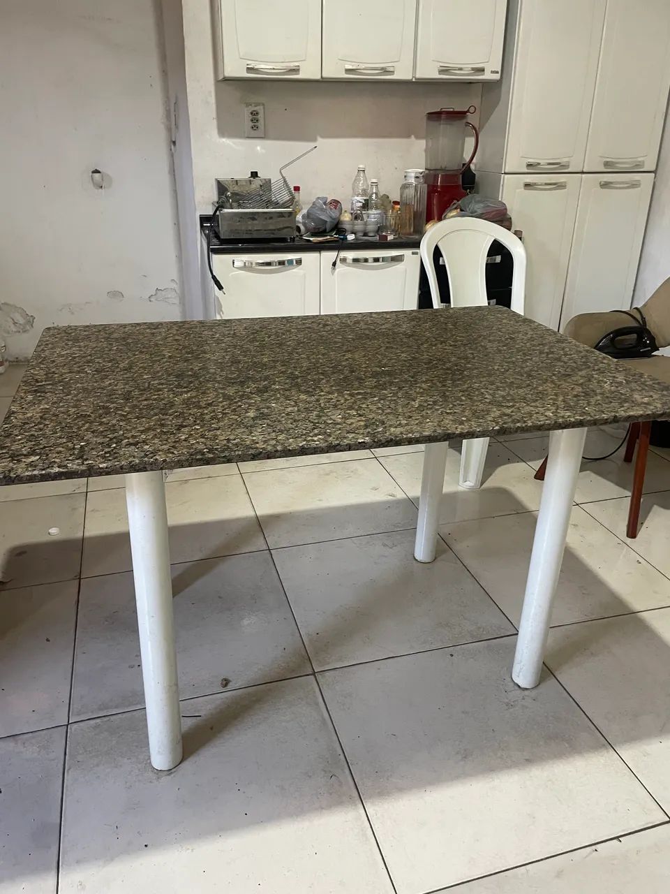 Marble table without signs of use64985887494785122