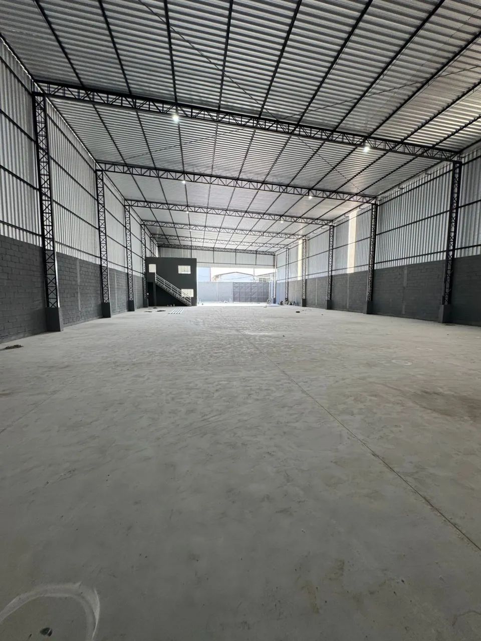 Alugo galpão 1000m2 - Foto 2