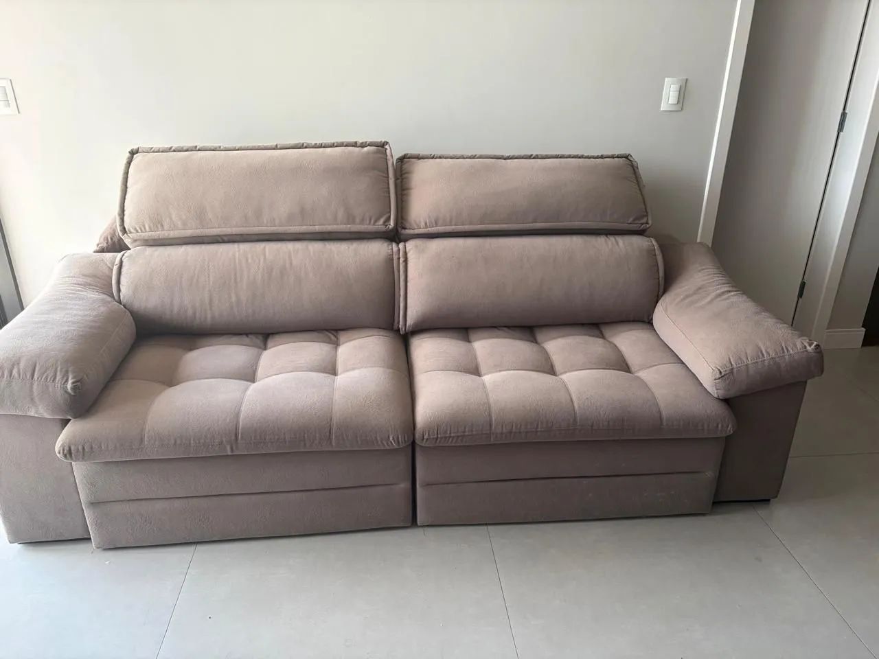 Sofá Retrátil com Chaise - Confortável e Espaçoso - Foto 2