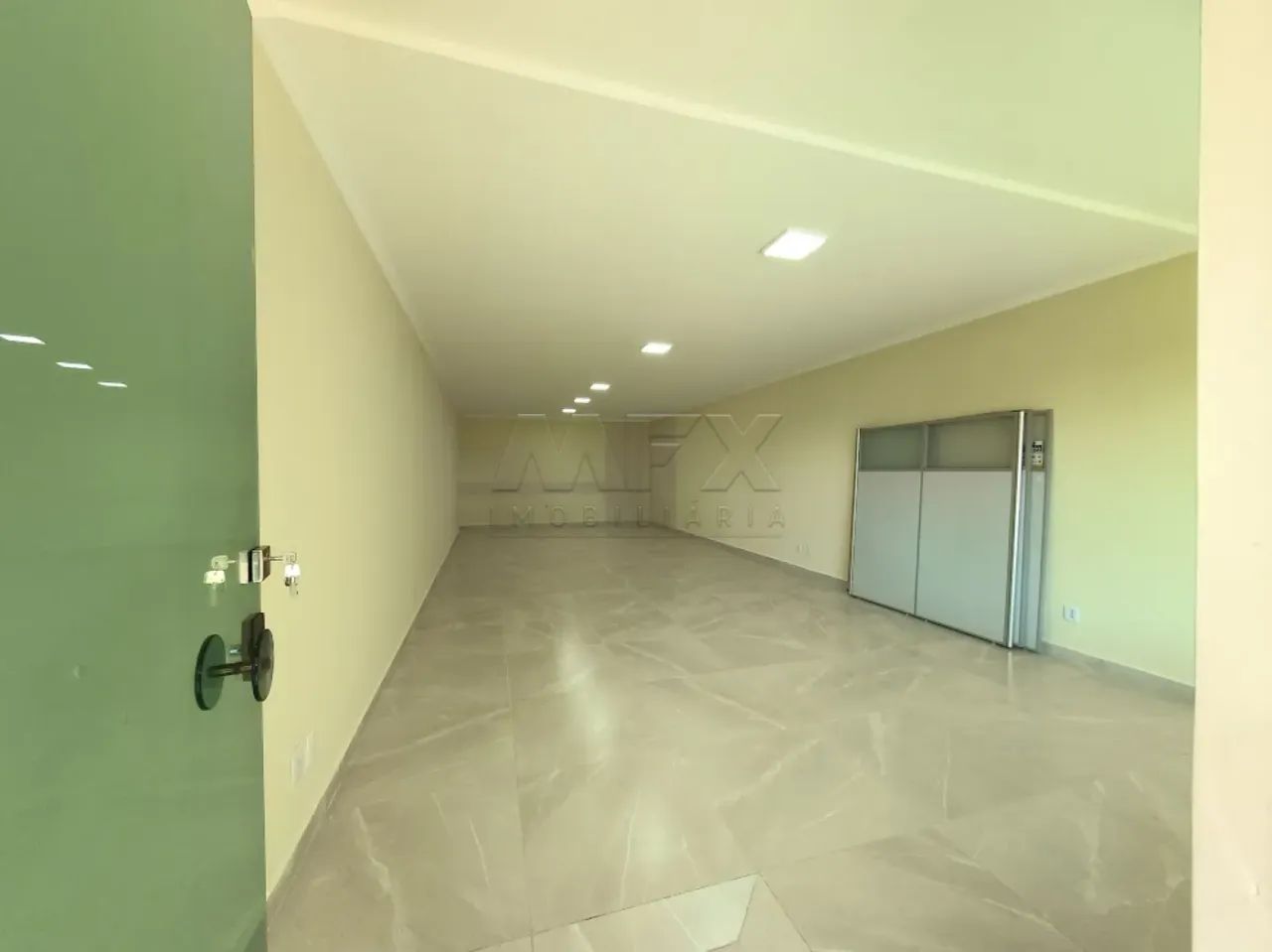 Sala comercial para locação de 64m² com banheiro e espaço para copa. - Foto 3
