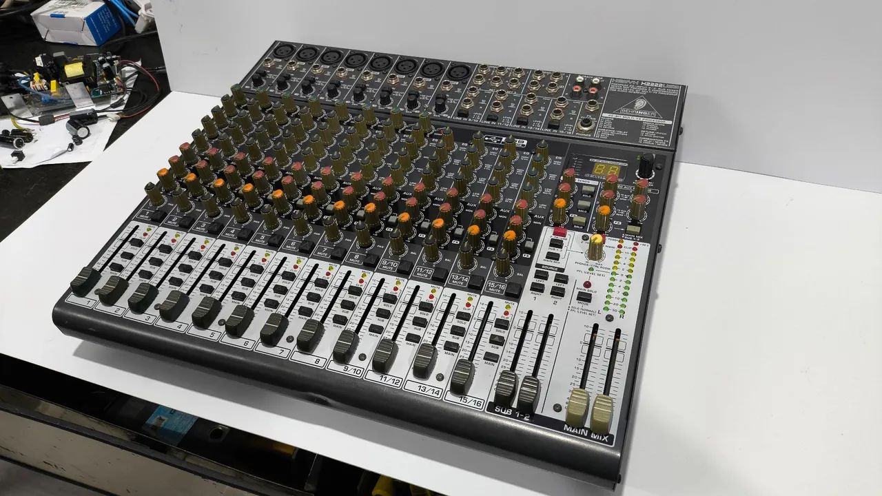 Mesa Behringer Xenys 2222 USB - Foto 2