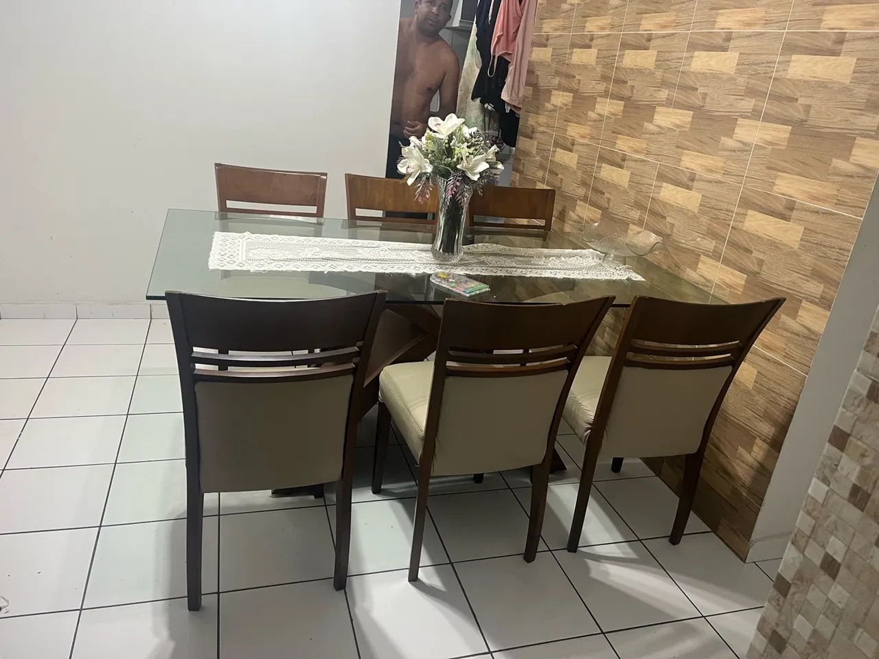 Mesa de 6 cadeiras em perfeito estado ,madeira  - Foto 3