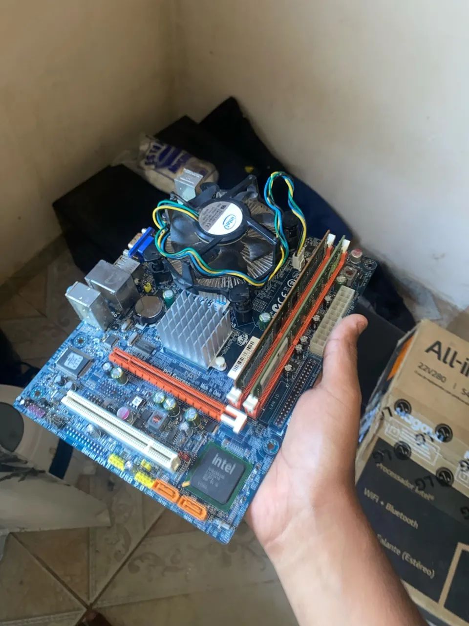 Placa mãe completa com 6 de ram !! Aceito trocas, risco de não está funcionando