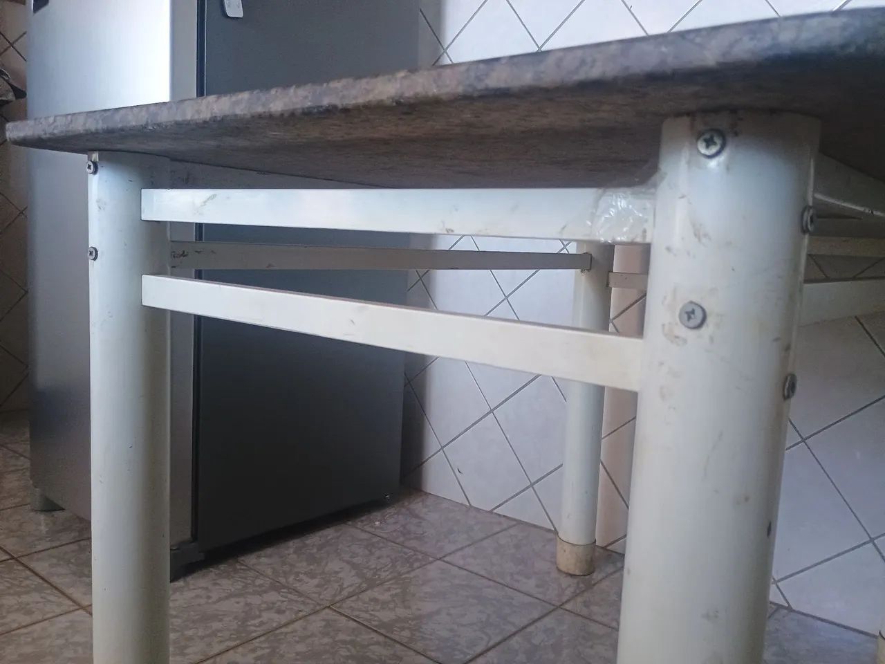 Mesa sem cadeira - Foto 3