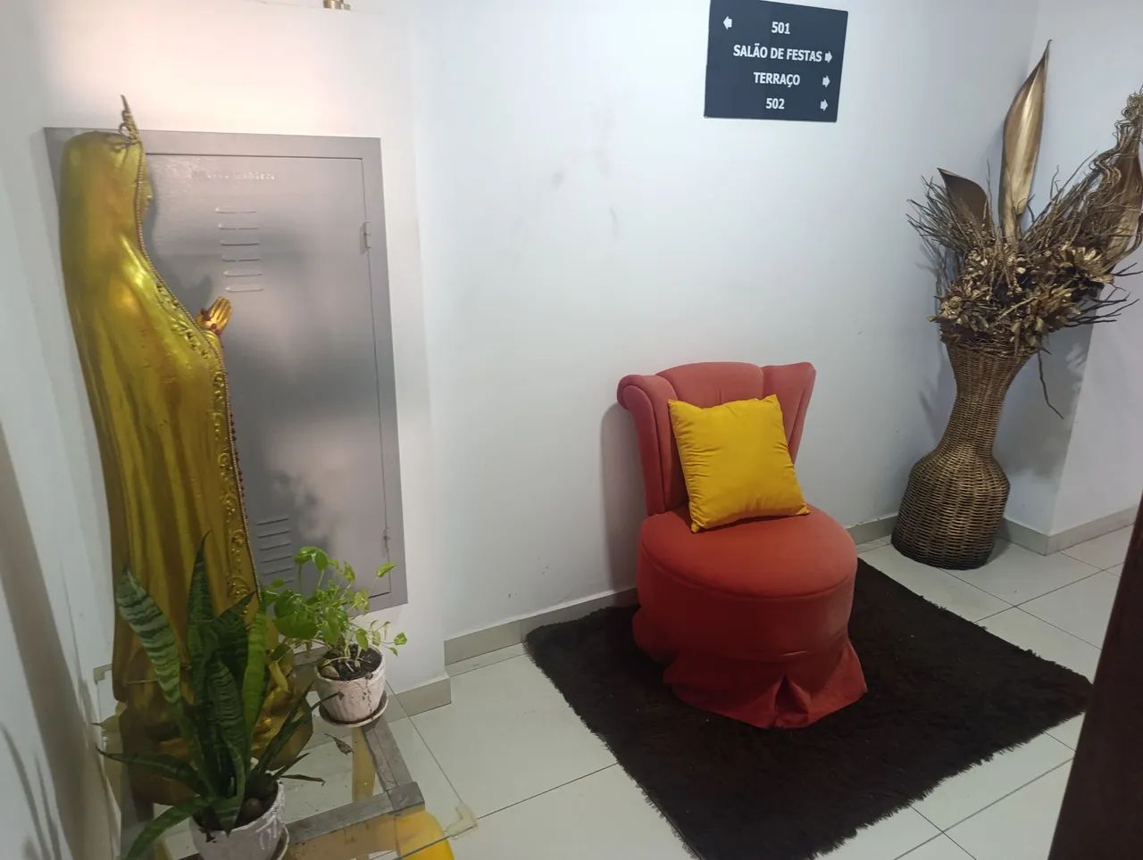 Vendo cadeira Princesa deixa qualquer ambiente lindo - Foto 2