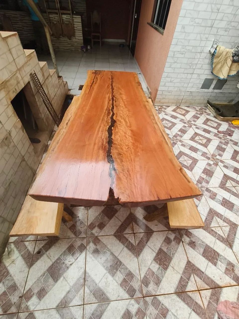 Mesa rústica rezinada de 2 metros e 5 