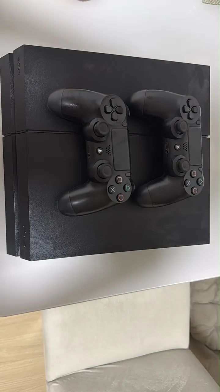 PlayStation 4 com 2 controles e 5 jogos - Foto 4
