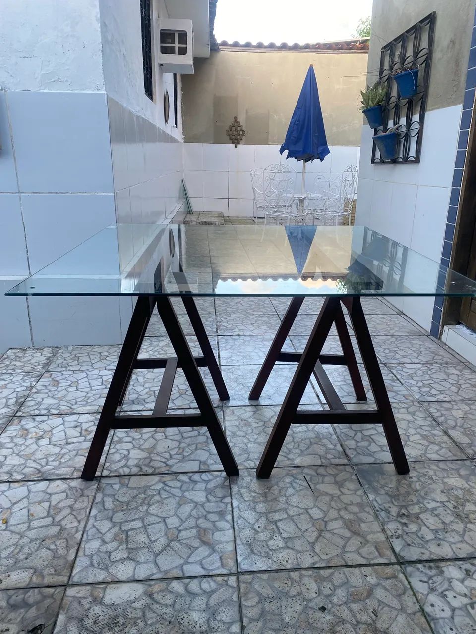 Mesa de vidro com cavaletes de madeira Angeli - Foto 2
